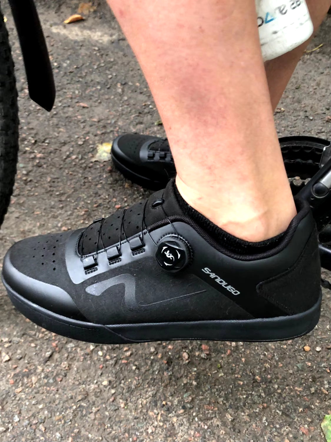 Mountain Bike Enduro D/H Shoes Are Suitable for All SPD and Flat Pedals Bicycle Shoes.High Quality Fabric.